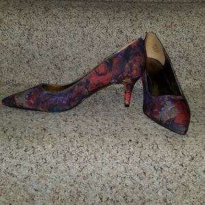 Brand new floral print Nine West kitten heel